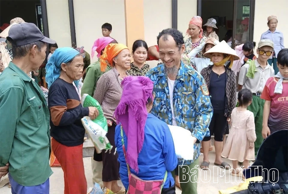 মিঃ নগুয়েন ভ্যান জুয়ান অবিরামভাবে ভালোবাসা ছড়িয়ে দেন