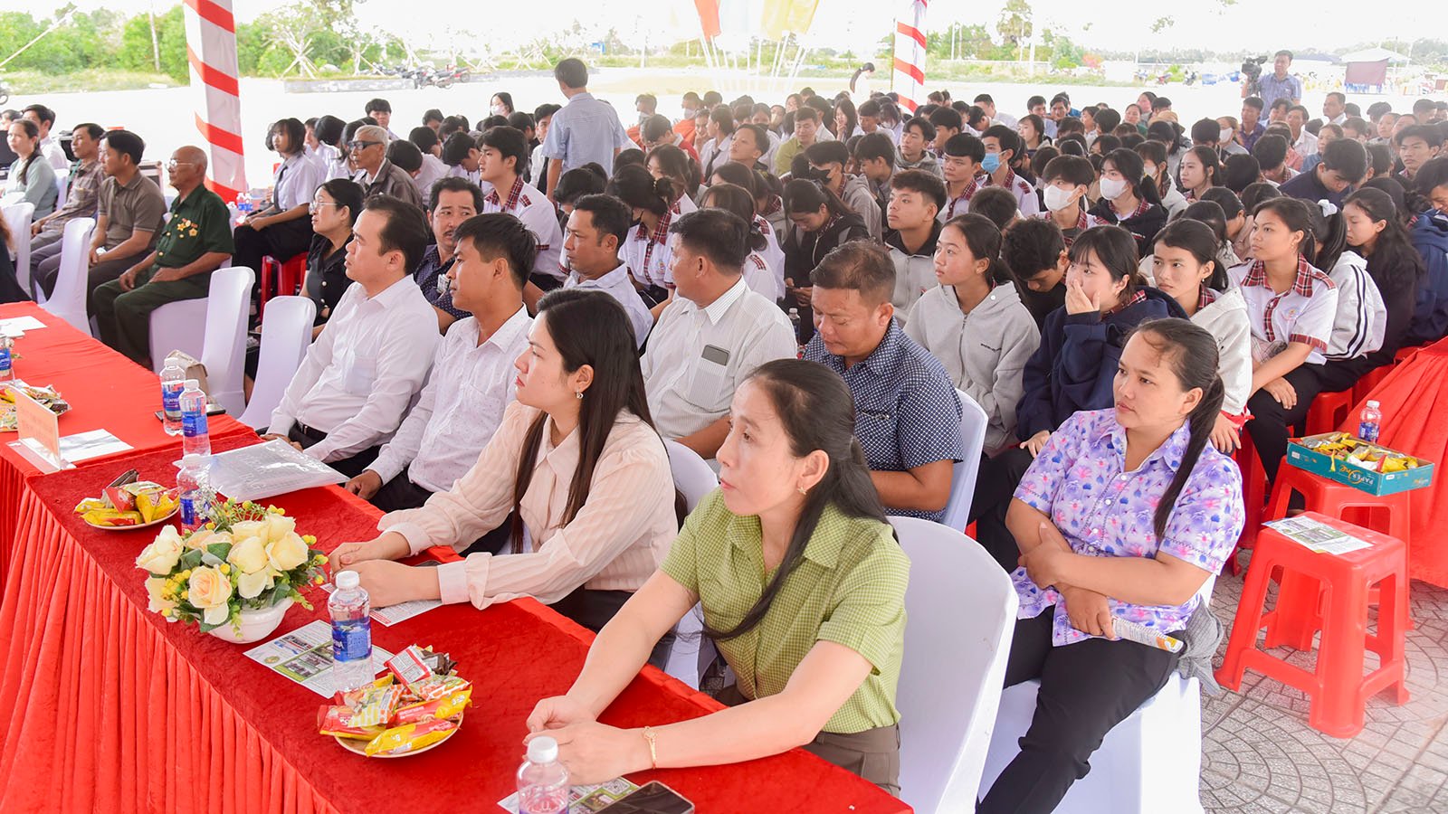 ງານມະໂຫລານທີ່ປຶກສາແລະແນະນຳວຽກເຮັດງານທຳຂອງຕາແສງ Giang Thanh ປີ 2025