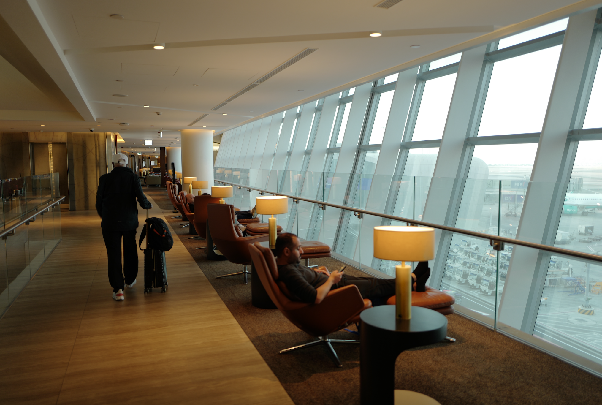 Sân bay quốc tế Zayed của UAE mở đường bay thẳng đến Hà Nội đẹp như mơ - Ảnh 5.