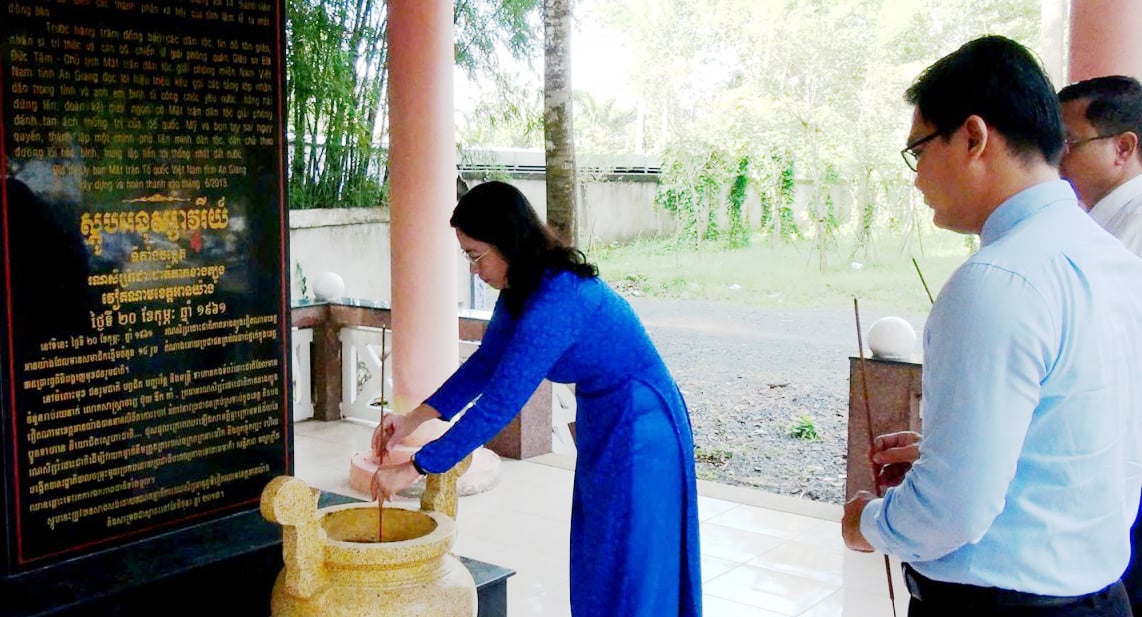 ទស្សនាទីតាំងសម្ភោធរណសិរ្សរួបរួមជាតិវៀតណាមខេត្ត An Giang នៅ O Lam