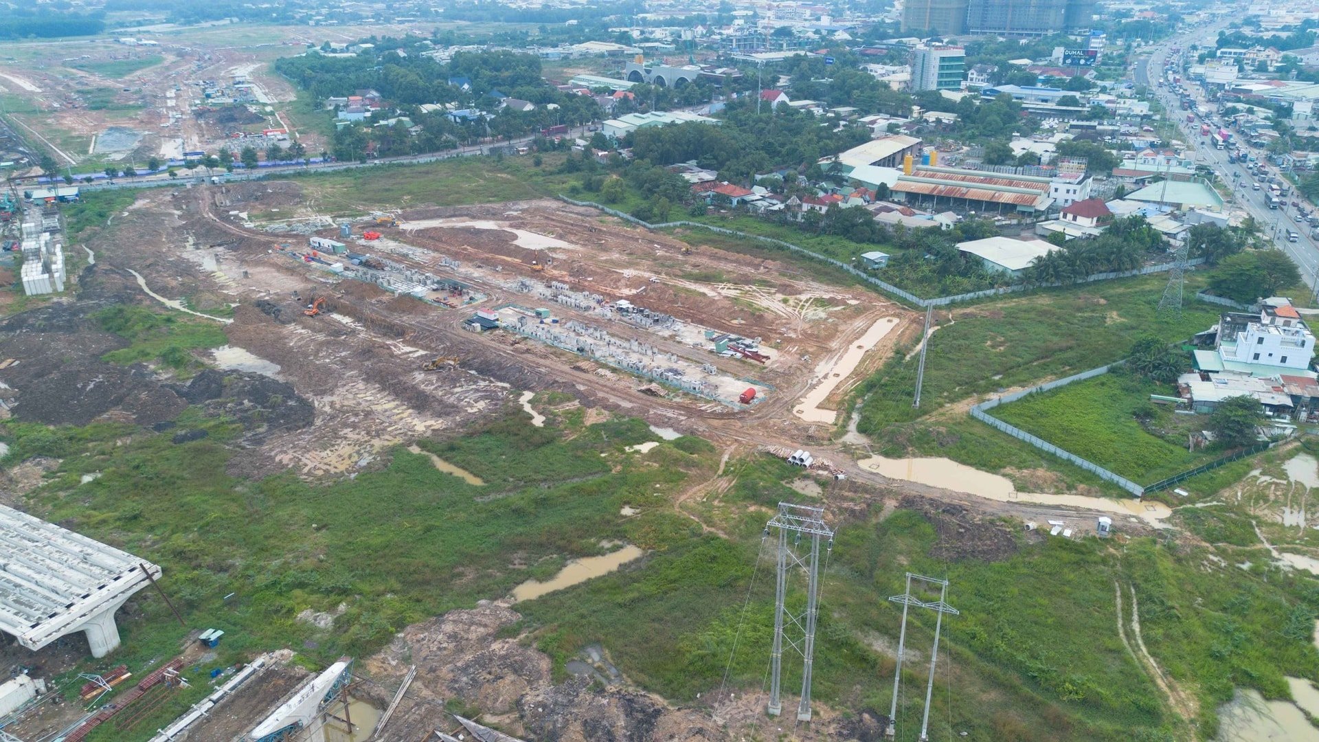 មាត្រដ្ឋានគម្រោង One World ដែលមានទុនវិនិយោគសរុបជាង ១ពាន់លានដុល្លារអាមេរិក នៅជិតផ្លូវក្រវ៉ាត់ក្រុងទី៣។