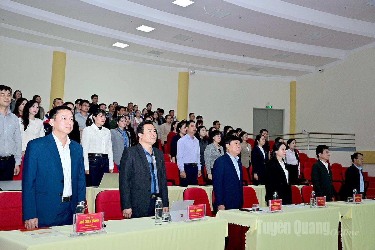 ບັນດາສະຫາຍໃນຄະນະບັນນາທິການ, ການນຳບັນດາຄະນະວິຊາສະເພາະ, ນັກບັນນາທິການ, ນັກຂ່າວ, ນັກວິຊາການ, ພະນັກງານຂອງໜັງສືພິມ, ວິທະຍຸ ແລະ ໂທລະພາບ ເຕີຍກວາງ ໄດ້ເຂົ້າຮ່ວມງານບຸນຢູ່ອົງການ.