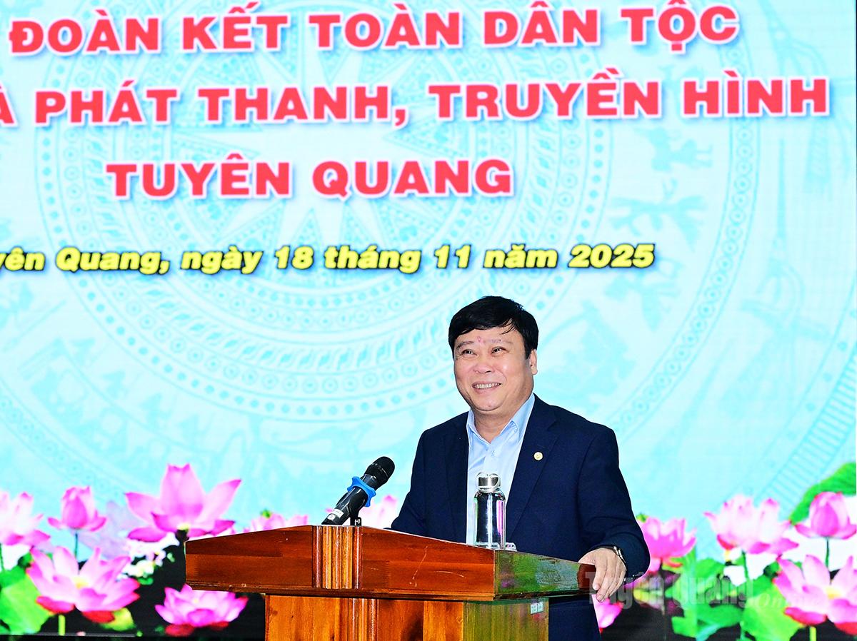 ສະຫາຍ ໄມ ດຶກທອງ, ກໍາມະການຄະນະບໍລິຫານງານພັກແຂວງ, ເລຂາຄະນະພັກ, ບັນນາທິການໃຫຍ່ໜັງສືພິມ ເຕີຍກວາງ, ວິທະຍຸ ແລະ ໂທລະພາບ, ປະທານສະມາຄົມນັກຂ່າວແຂວງ ກ່າວຄໍາເຫັນທີ່ງານບຸນ.