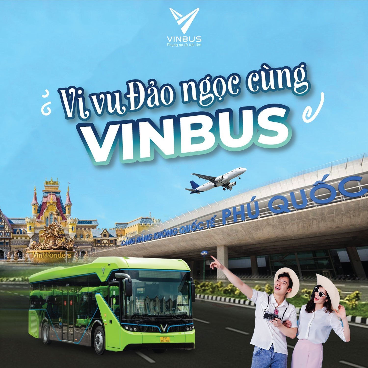 Le bus électrique vert VinBus circule sur les routes de Phu Quoc.