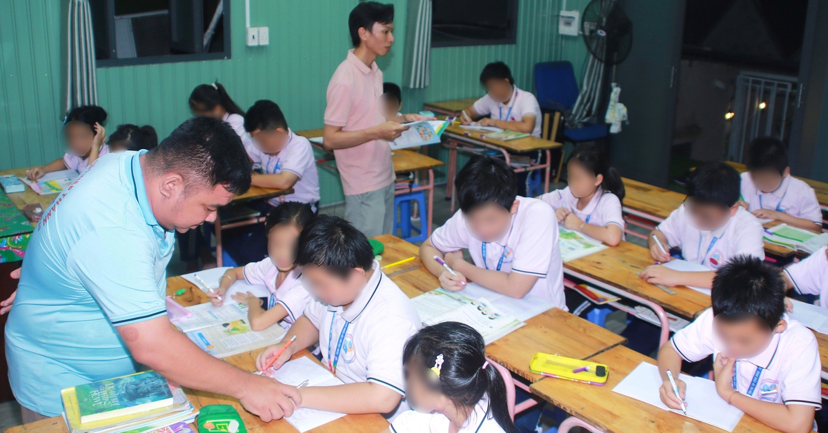 Ấm áp lớp học 0 đồng của phó trưởng khu phố ở TP.HCM