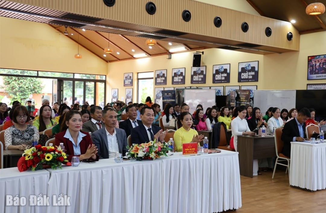 Đại biểu tham gia chương trình tọa đàm.