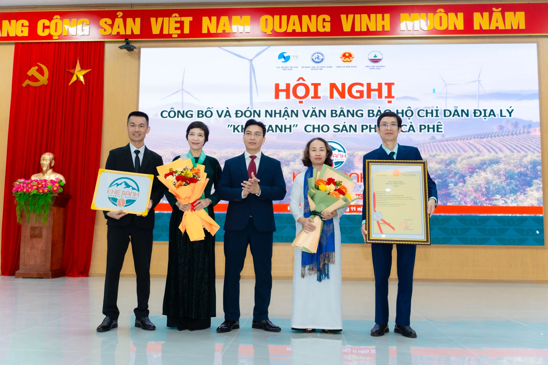 Komitet Ludowy gminy Khe Sanh to jednostka wyznaczona przez Komitet Ludowy prowincji Quang Tri do zarządzania oznaczeniami geograficznymi.