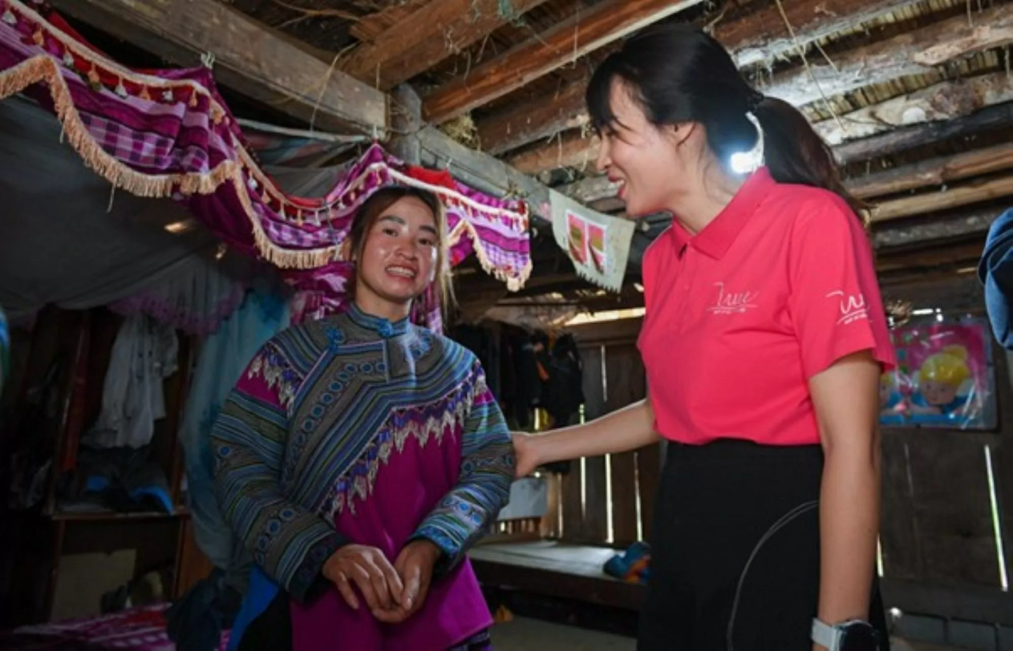 TH Group „se îmbracă în portocaliu” pentru a promova egalitatea de gen și siguranța femeilor și fetelor în era digitală Tập đoàn TH 'tô cam' thúc đẩy bình đẳng giới và an toàn cho phụ nữ, trẻ em gái trong kỷ nguyên số