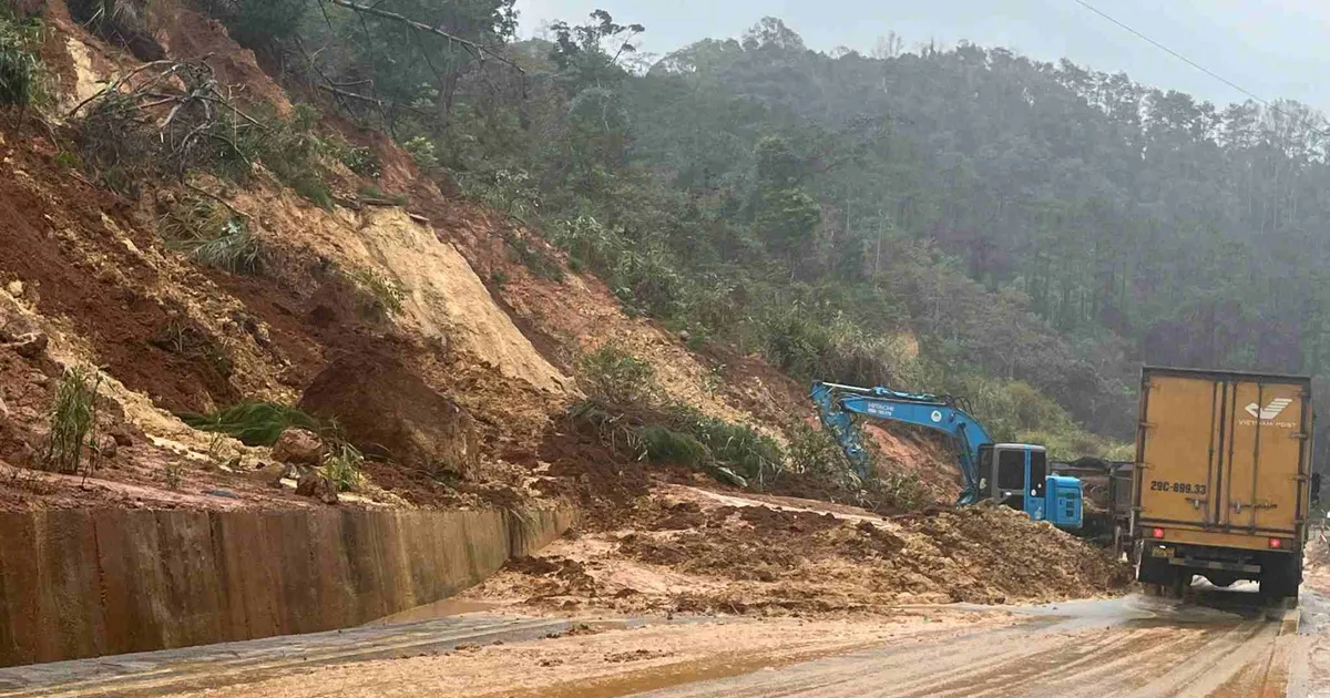 Quảng Ngãi: Thông xe quốc lộ 24, tắc đường Trường Sơn Đông
