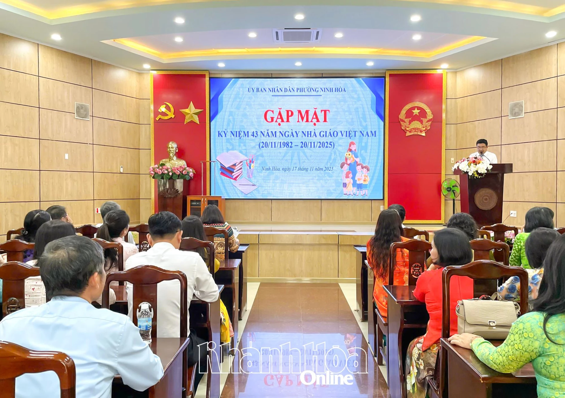 ទិដ្ឋភាព​ប្រជុំ។