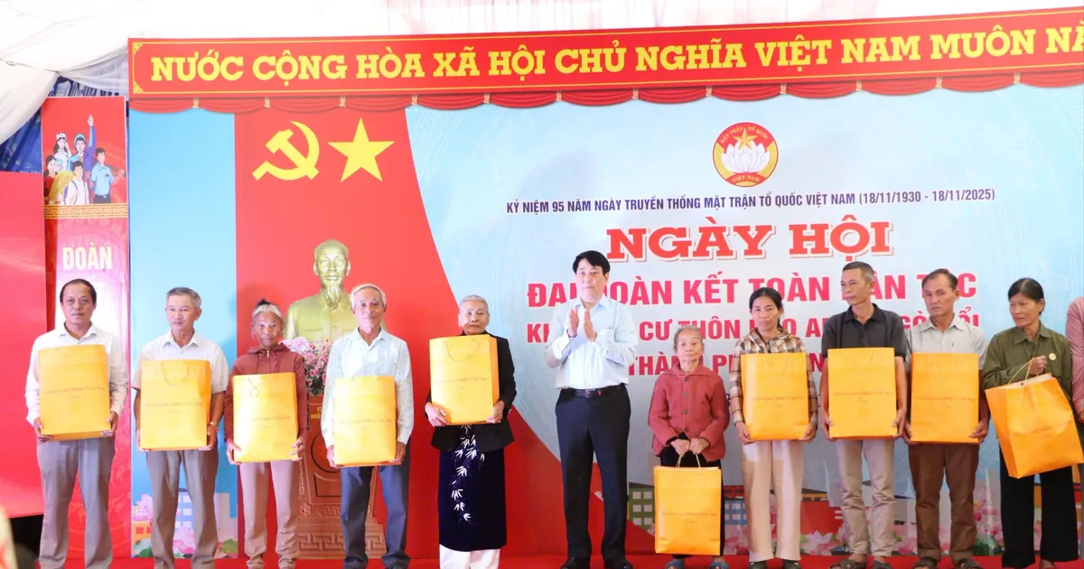 Chủ tịch nước Lương Cường dự Ngày hội Đại đoàn kết tại xã Gò Nổi