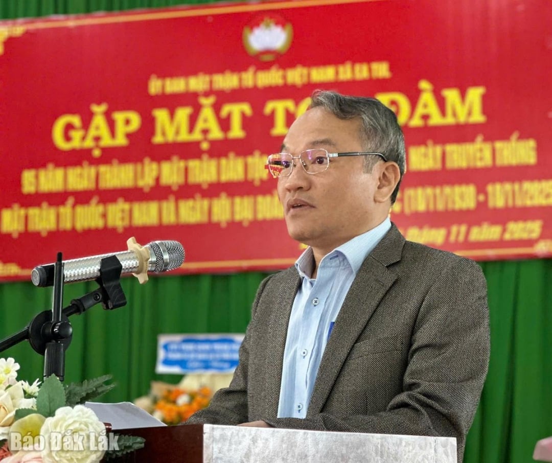 លោក Nguyen Xuan Dien លេខាបក្ស ប្រធានក្រុមប្រឹក្សាប្រជាជនឃុំ Ea Tul ថ្លែងមតិក្នុងសិក្ខាសាលា។