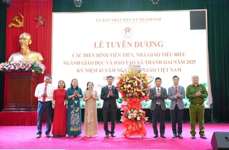 Xã Thanh Oai: Tri ân, tôn vinh nhà giáo tiêu biểu- Ảnh 2.