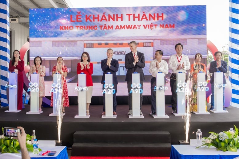 Amway Vietnam សម្ពោធឃ្លាំង Central Warehouse តម្លៃរាប់លានដុល្លារនៅទីក្រុងហូជីមិញ - រូបថត ១. Amway Việt Nam khánh thành Kho Trung tâm triệu đô tại TPHCM- Ảnh 1.
