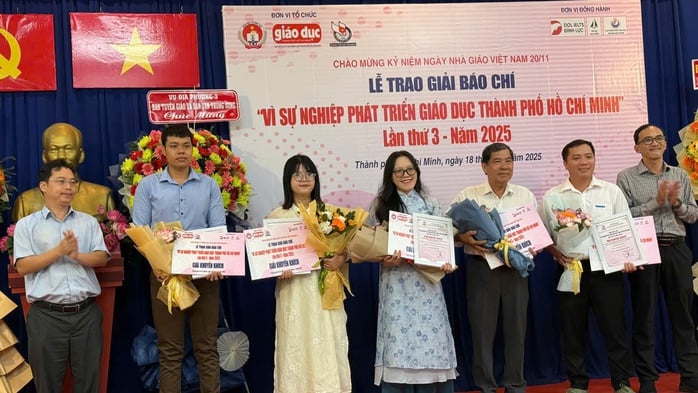 Trao giải báo chí vì sự nghiệp phát triển giáo dục TP HCM - Ảnh 3.