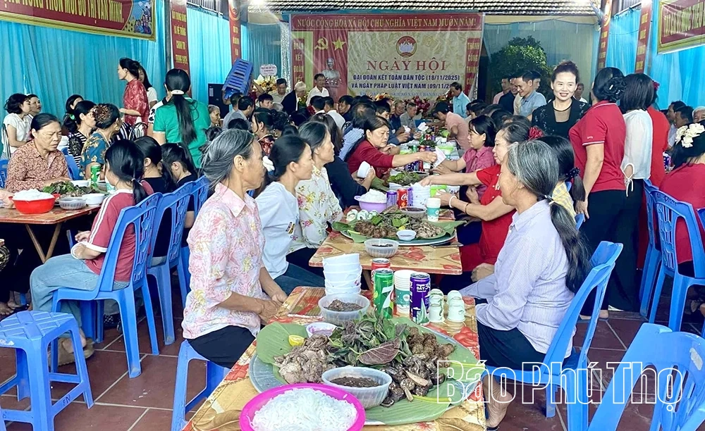 Ấm áp “Bữa cơm đại đoàn kết”