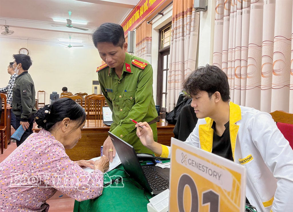 ប៉ូលីសឃុំ Tien Hung ណែនាំសាច់ញាត្តិរបស់ទុក្ករបុគ្គលឱ្យប្រកាសព័ត៌មានដើម្បីបម្រើការងារគំរូ DNA ។