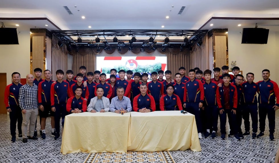VFF-Präsident Tran Quoc Tuan übertrug der U-17 Vietnam eine wichtige Aufgabe in der Hoffnung, ein Ticket nach Asien zu erhalten - Foto 3. Chủ tịch VFF Trần Quốc Tuấn giao nhiệm vụ quan trọng cho U.17 Việt Nam, mong có vé châu Á- Ảnh 3.