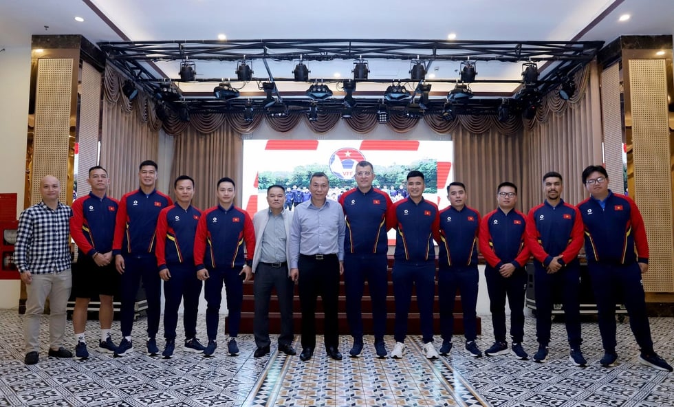 VFF-Präsident Tran Quoc Tuan übertrug der U-17 Vietnam eine wichtige Aufgabe in der Hoffnung, ein Ticket nach Asien zu erhalten - Foto 4. Chủ tịch VFF Trần Quốc Tuấn giao nhiệm vụ quan trọng cho U.17 Việt Nam, mong có vé châu Á- Ảnh 4.