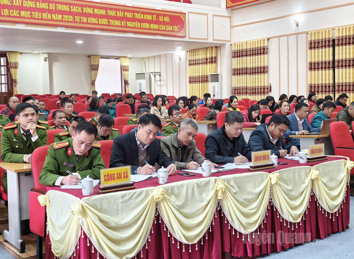 ប្រតិភូ​ចូលរួម​ការ​ប្រជុំ​អ្នក​បោះឆ្នោត។