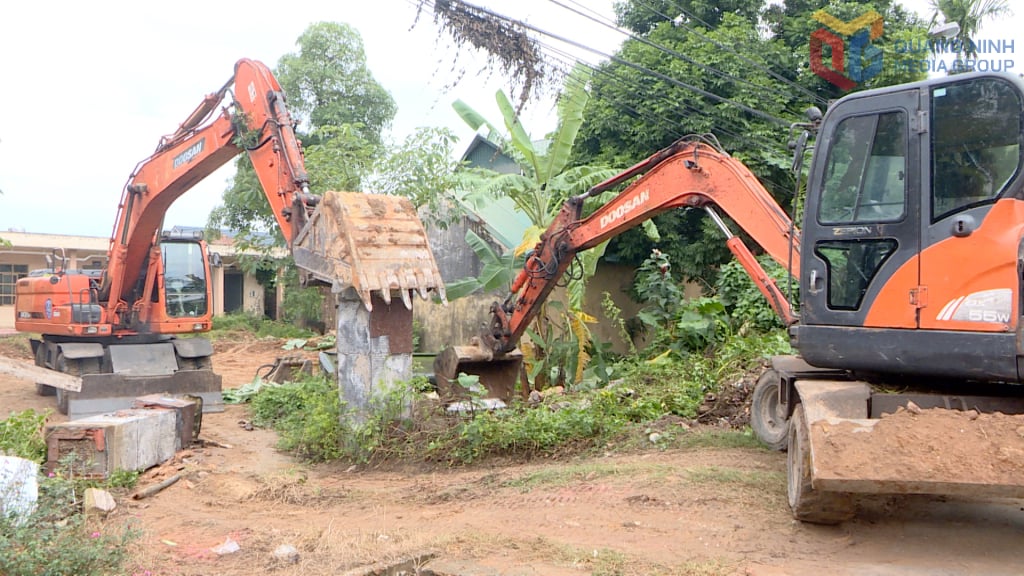 ພາຍຫຼັງພິທີເປີດສະຫຼອງ, ແຂວງ ບິ່ງເຮີ ໄດ້ຈັດຕັ້ງການກໍ່ສ້າງຍົກລະດັບວິທະຍາໄລ, ຕົ້ນໄມ້, ເຂດກິລາເຂດ 1 ແຂວງ ແທງບິ່ງ.