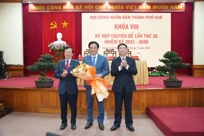 TP. Huế có tân Chủ tịch và Phó Chủ tịch UBND Thành phố- Ảnh 1.