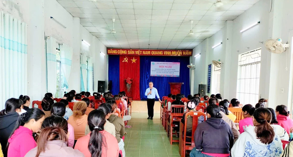 ខ្លឹមសារជាច្រើនស្តីពីសមភាពយេនឌ័រត្រូវបានជូនដំណឹង និងផ្សព្វផ្សាយនៅវគ្គបណ្តុះបណ្តាល។