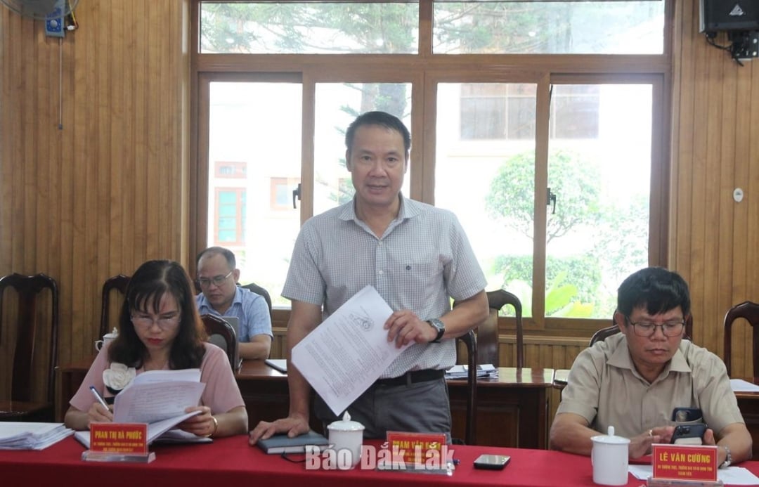 প্রাদেশিক গণ পরিষদের অর্থনৈতিক - বাজেট কমিটির উপ-প্রধান নগুয়েন ভ্যান হান তত্ত্বাবধান অধিবেশনে বক্তব্য রাখেন।