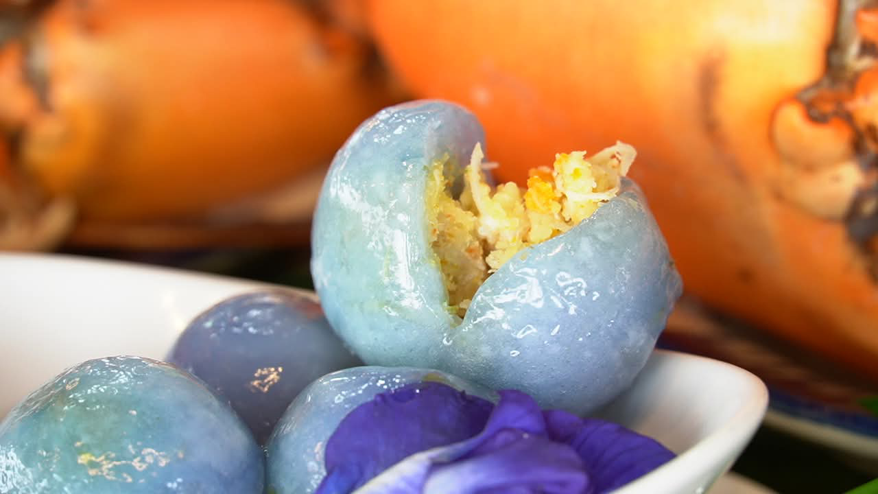 Chè cua Cà Mau gây bất ngờ với hương vị mặn ngọt và biến tấu độc đáo   - Ảnh 1.