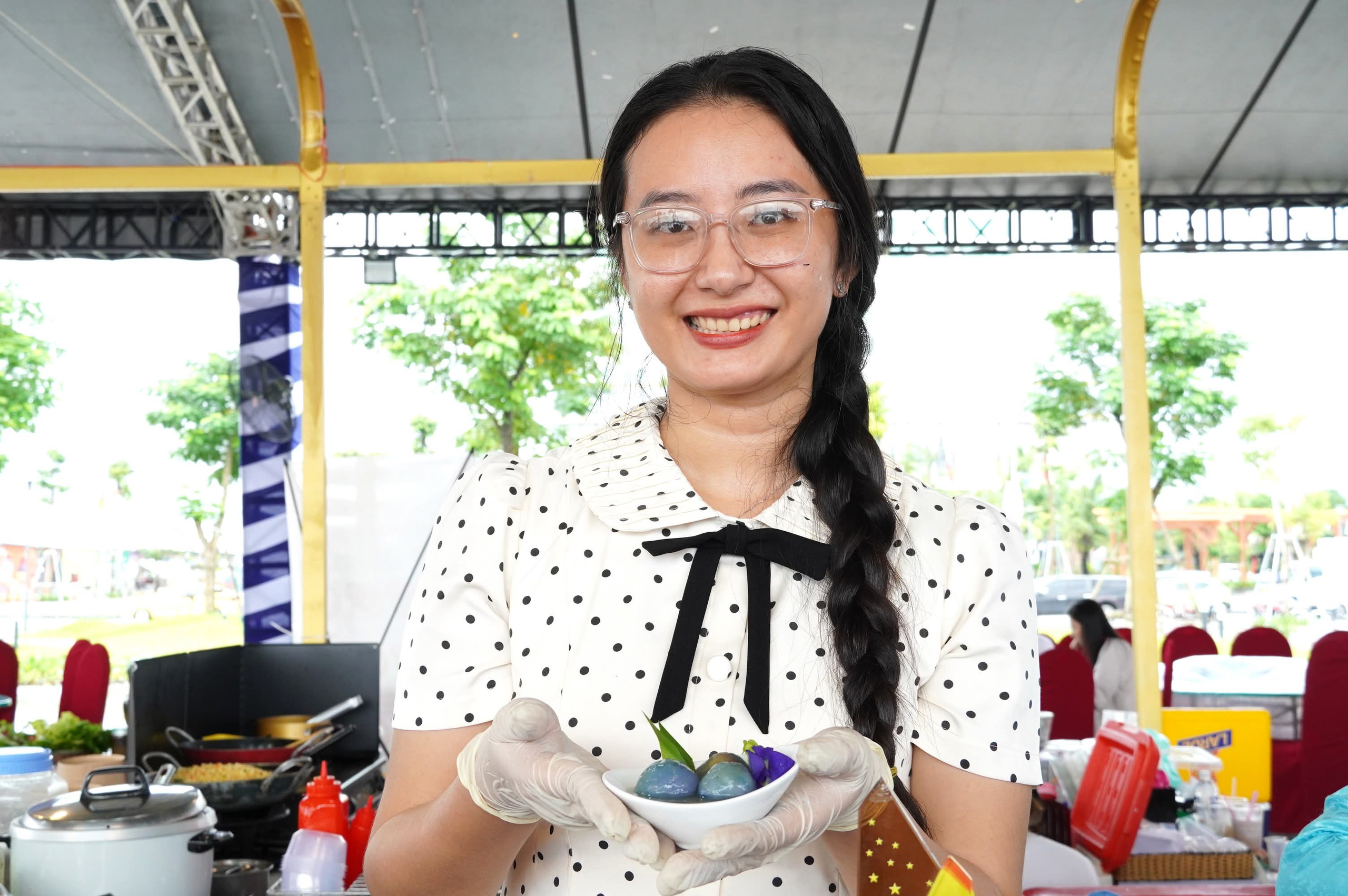 Chè cua Cà Mau gây bất ngờ với hương vị mặn ngọt và biến tấu độc đáo   - Ảnh 3.