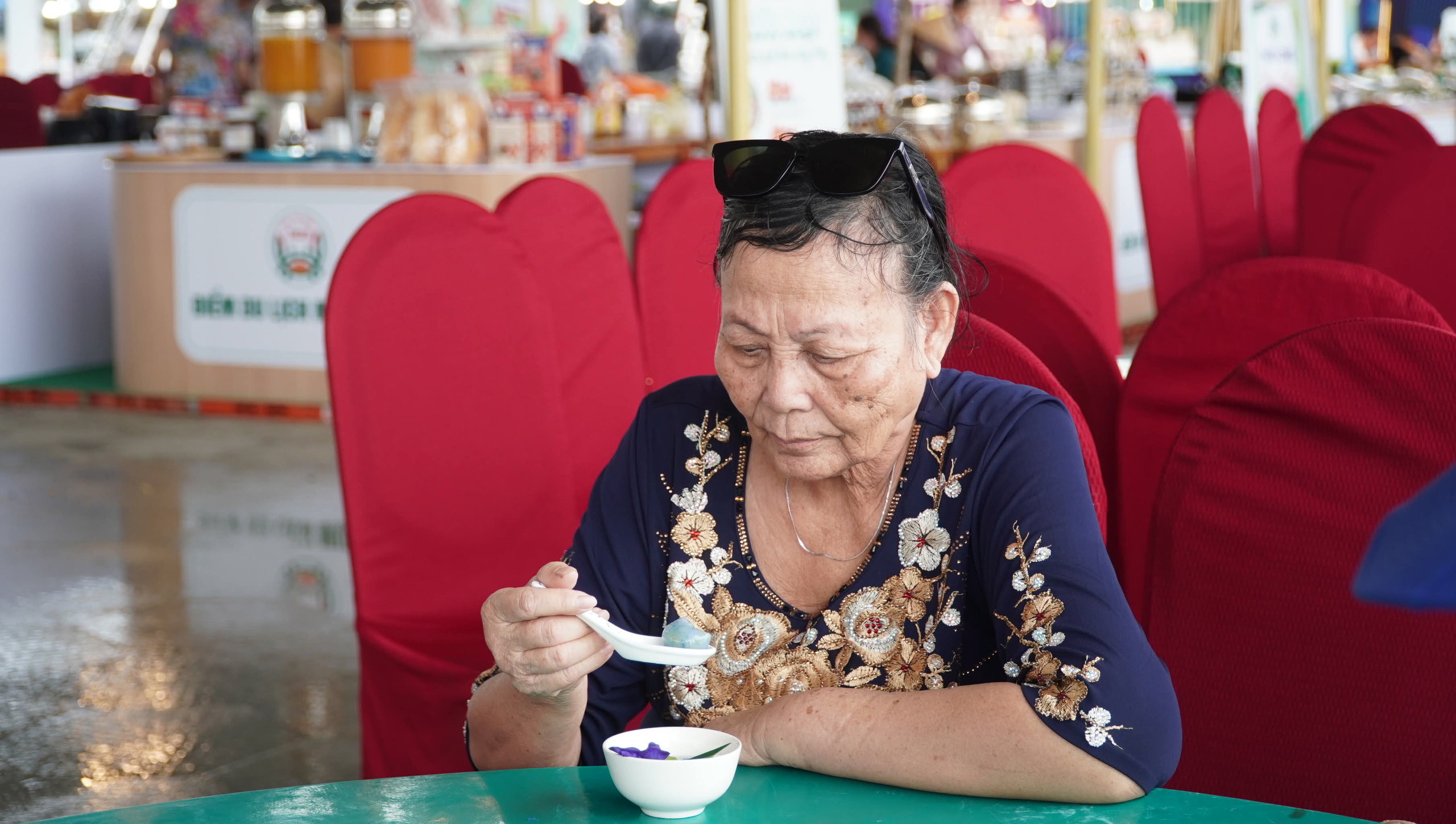 Chè cua Cà Mau gây bất ngờ với hương vị mặn ngọt và biến tấu độc đáo   - Ảnh 5.