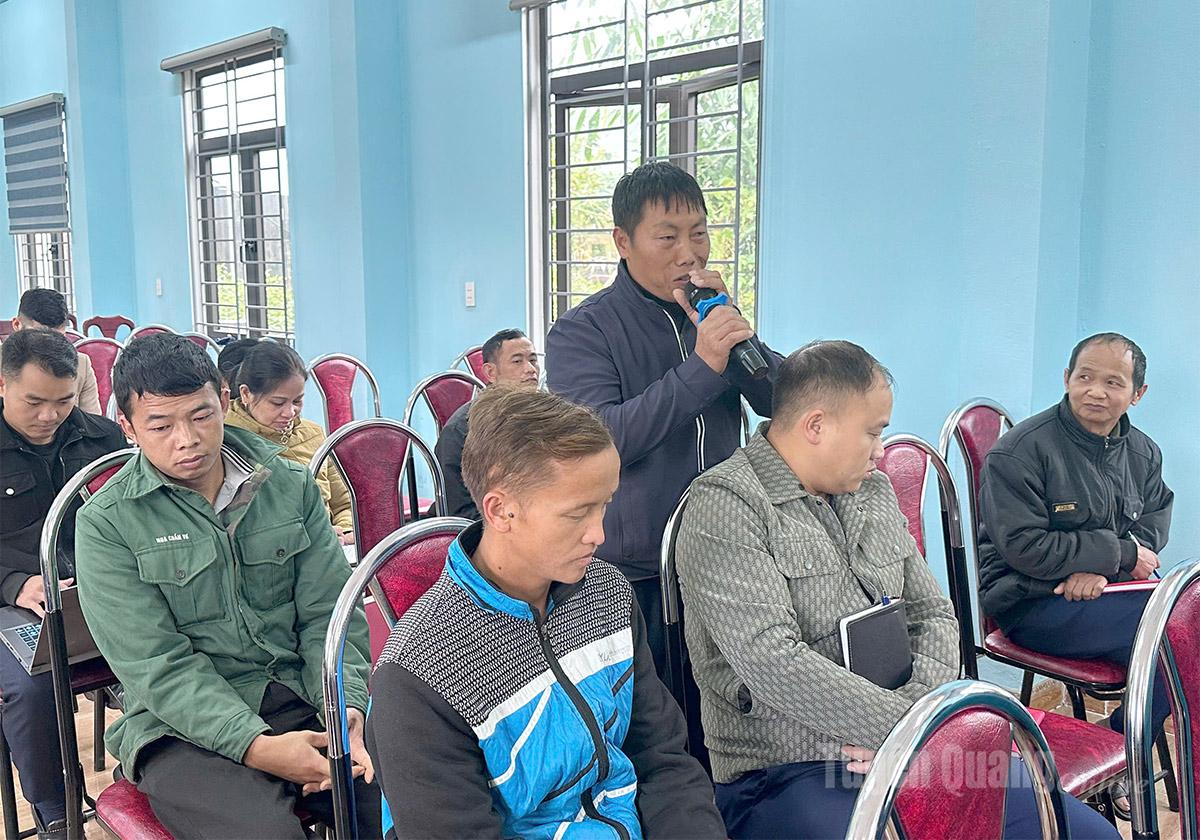 អ្នកបោះឆ្នោតឃុំ Nghia Thuan បានផ្តល់អនុសាសន៍នៅក្នុងកិច្ចប្រជុំ។