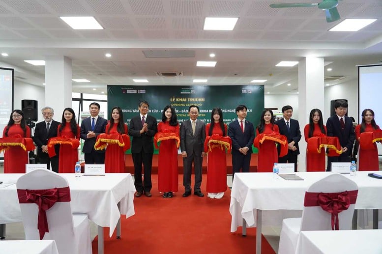 Åpning av Vietnam-Japan høyteknologisk forsknings- og utviklingssenter - Bilde 1. Khai trương Trung tâm Nghiên cứu, phát triển công nghệ cao Việt Nam-Nhật Bản- Ảnh 1.