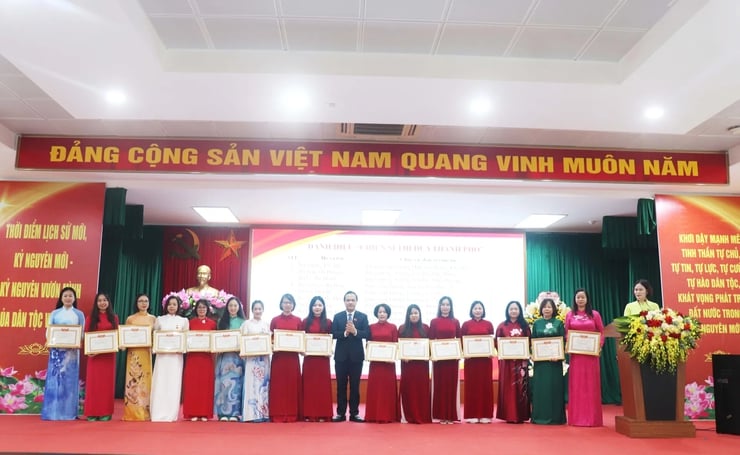 Phường Đông Ngạc kỷ niệm 43 năm Ngày Nhà giáo Việt Nam- Ảnh 2.