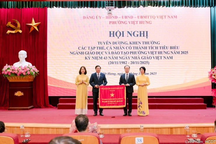 Phường Việt Hưng tuyên dương nhiều tập thể, cá nhân nhân Ngày Nhà giáo Việt Nam 20/11- Ảnh 5.
