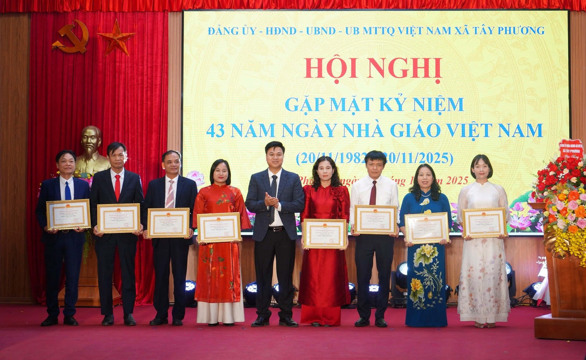 Xã Tây Phương kỷ niệm 43 năm Ngày Nhà giáo Việt Nam- Ảnh 6.