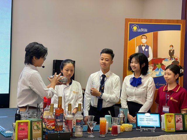 Sinh viên ứng dụng AI trong ẩm thực, trải nghiệm nghệ thuật Chocolate và Mixology  - Ảnh 8.