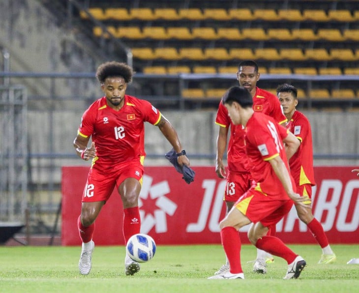 Tuyển Việt Nam tập buổi cuối, Xuân Son sẵn sàng ra sân đấu với đội Lào - Ảnh 1.