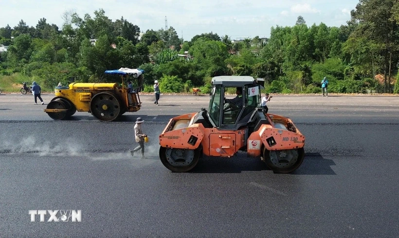 បង្កើនល្បឿនដំណើរការ ធានាការកេងប្រវ័ញ្ចផ្លូវល្បឿនលឿនជាង 3,000 គីឡូម៉ែត្រក្នុងឆ្នាំនេះ។