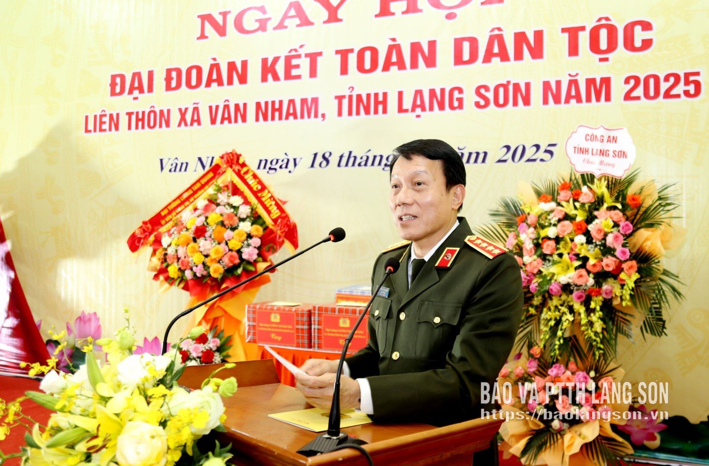 នាយឧត្តមសេនីយ៍ Luong Tam Quang សមាជិកការិយាល័យនយោបាយ និងជារដ្ឋមន្ត្រីក្រសួងសន្តិសុខសាធារណៈថ្លែងមតិក្នុងពិធីបុណ្យនេះ។