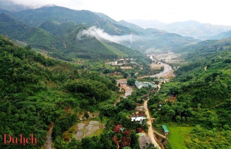 Vẻ đẹp hoang sơ của thác Lụa – Dải lụa trắng giữa đại ngàn Trường Sơn - 7