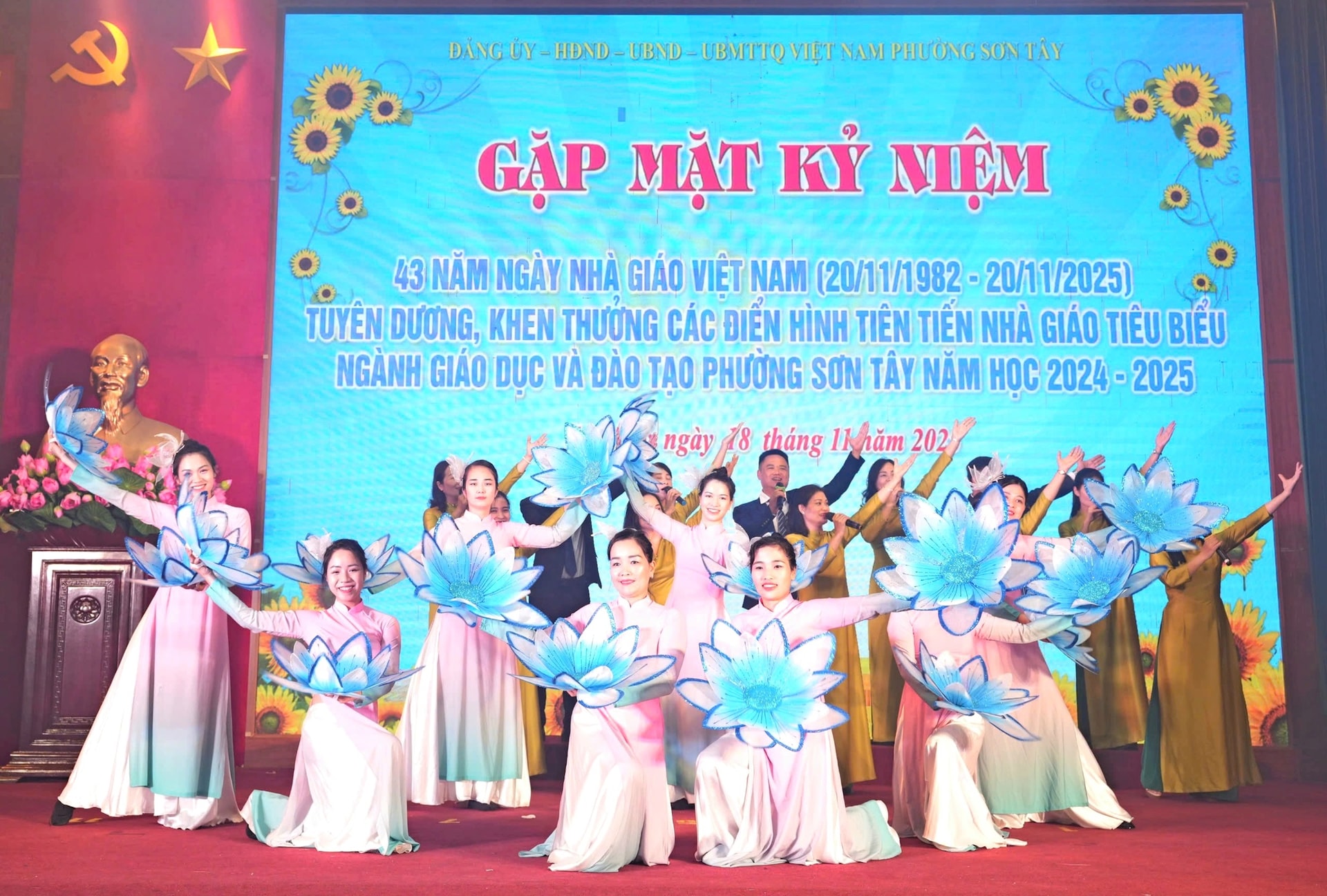 Sơn Tây tuyên dương, khen thưởng 19 tập thể, cá nhân của ngành Giáo dục- Ảnh 1.