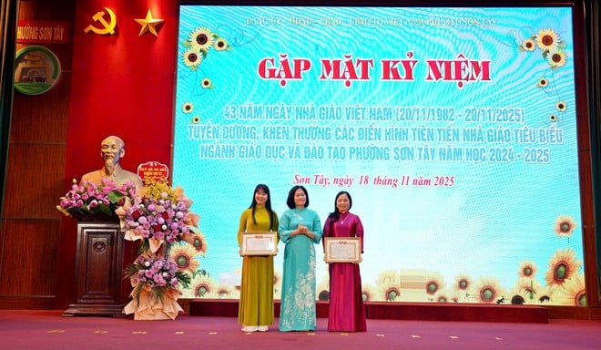 Son Tay laudă și recompensează 19 colective și persoane din sectorul educației - Foto 4. Sơn Tây tuyên dương, khen thưởng 19 tập thể, cá nhân của ngành Giáo dục- Ảnh 4.