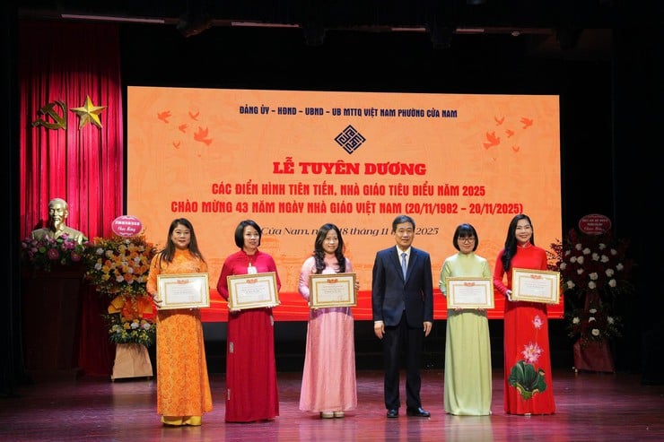 Phường Cửa Nam tuyên dương các điển hình tiên tiến, nhà giáo tiêu biểu năm 2025- Ảnh 2.