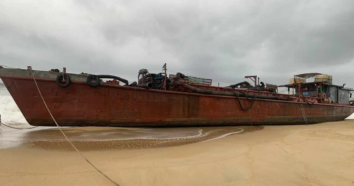 베트남 꽝응아이 화물선 좌초 이미지