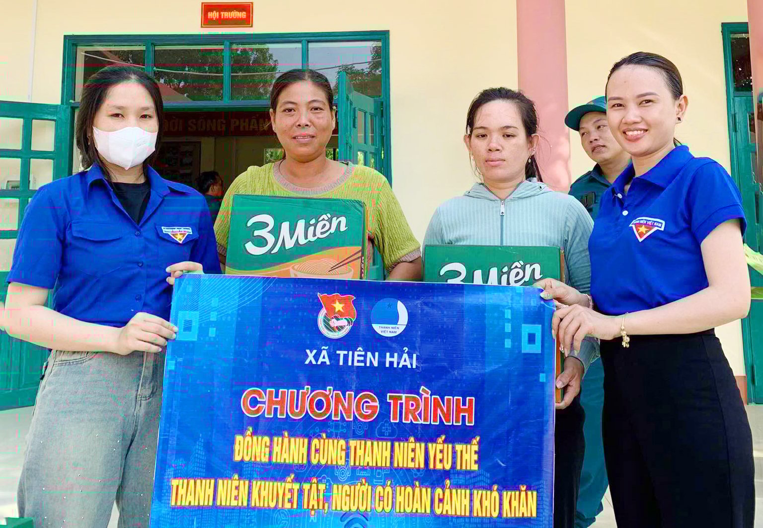 Menyokong belia yang kurang bernasib baik