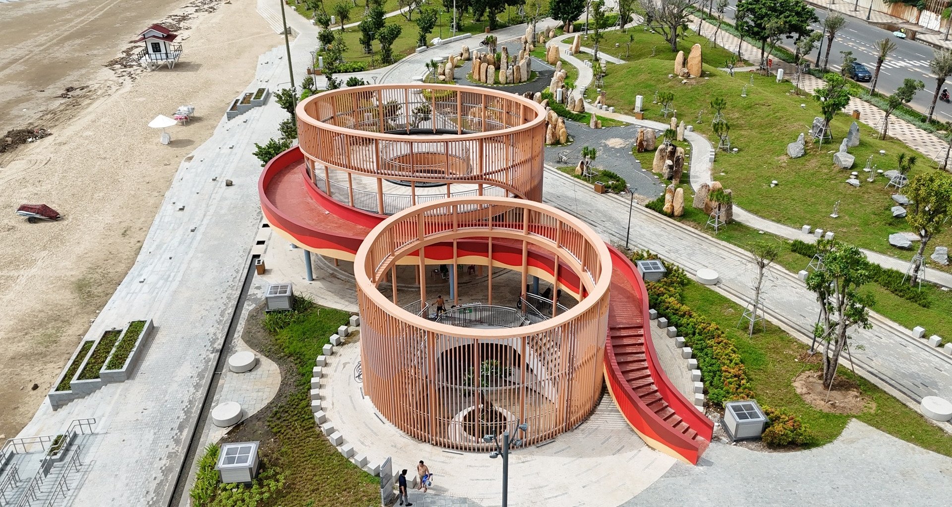 Ngỡ ngàng với loạt trạm dịch vụ công cộng 'cực xịn' ở Bãi Sau Vũng Tàu