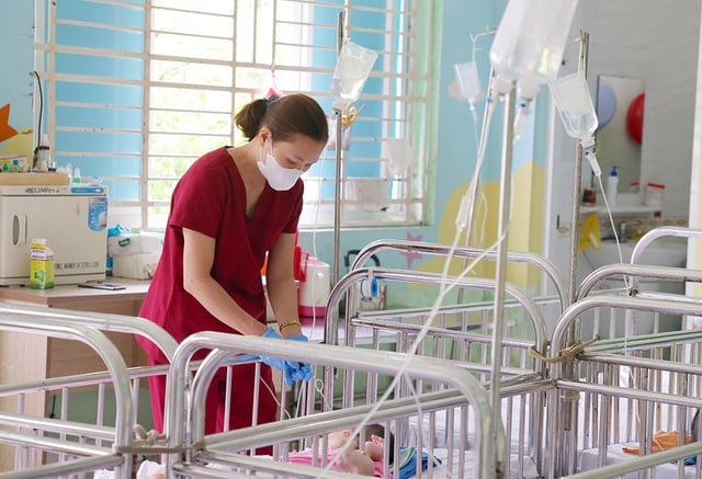 Пані Трінь Тхі Тхіен та її любов до дітей з інвалідністю в Центрі захисту Там Бінь - Фото 1. Chị Trịnh Thị Thiện và tình yêu dành cho trẻ khuyết tật tại Trung tâm Bảo trợ Tam Bình - Ảnh 1.