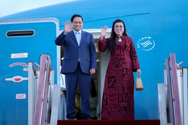 Thủ tướng Sifi Ghrieb ra sân bay đón Thủ tướng Phạm Minh Chính thăm chính thức Algeria - Ảnh 1.