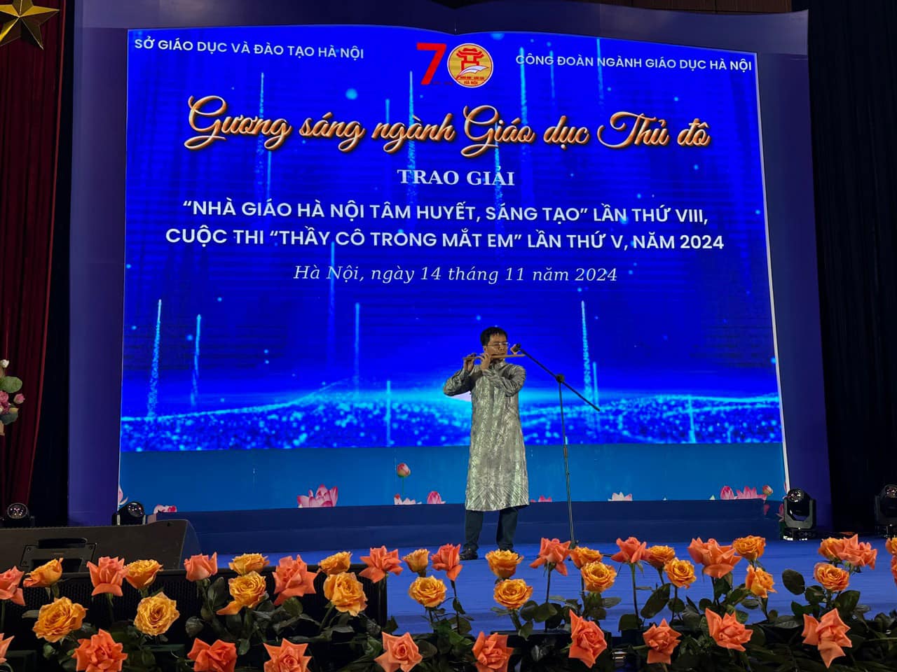 A professora da escola da aldeia e a jornada de cada aluno aprendendo a tocar um instrumento musical - Foto 3.